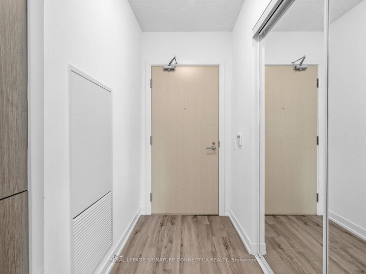 Property Photo: 138 Downes Street 805 ON M5E 0E4