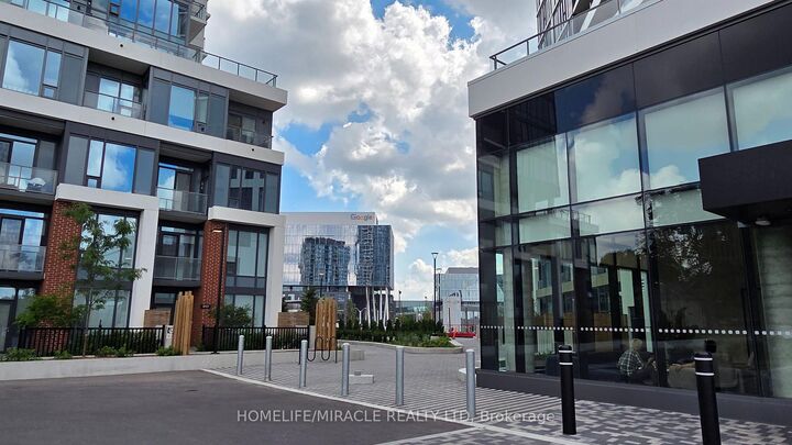 Property Photo: 25 Wellington Street S 3008 ON N2G 0G5