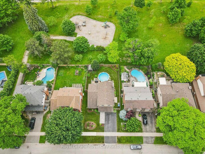 Property Photo:  38 Shadybrook Crescent  ON N1G 3G5 