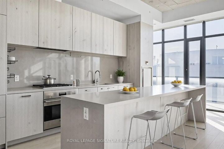 Property Photo:  608 Richmond Street W 1402  ON M5V 1Y9 