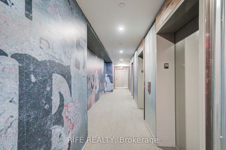 Property Photo: 5 St. Joseph Street 3905 ON M4Y 0B6