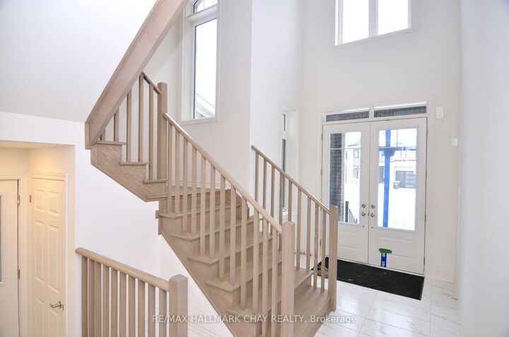 Property Photo:  18 Hummingbird Grove  ON L0G 1W0 