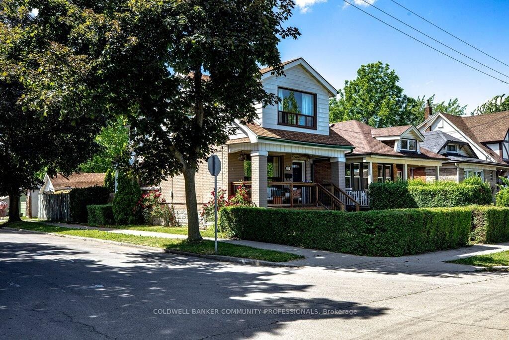 Property Photo: 152 London Street S ON L8K 2G7