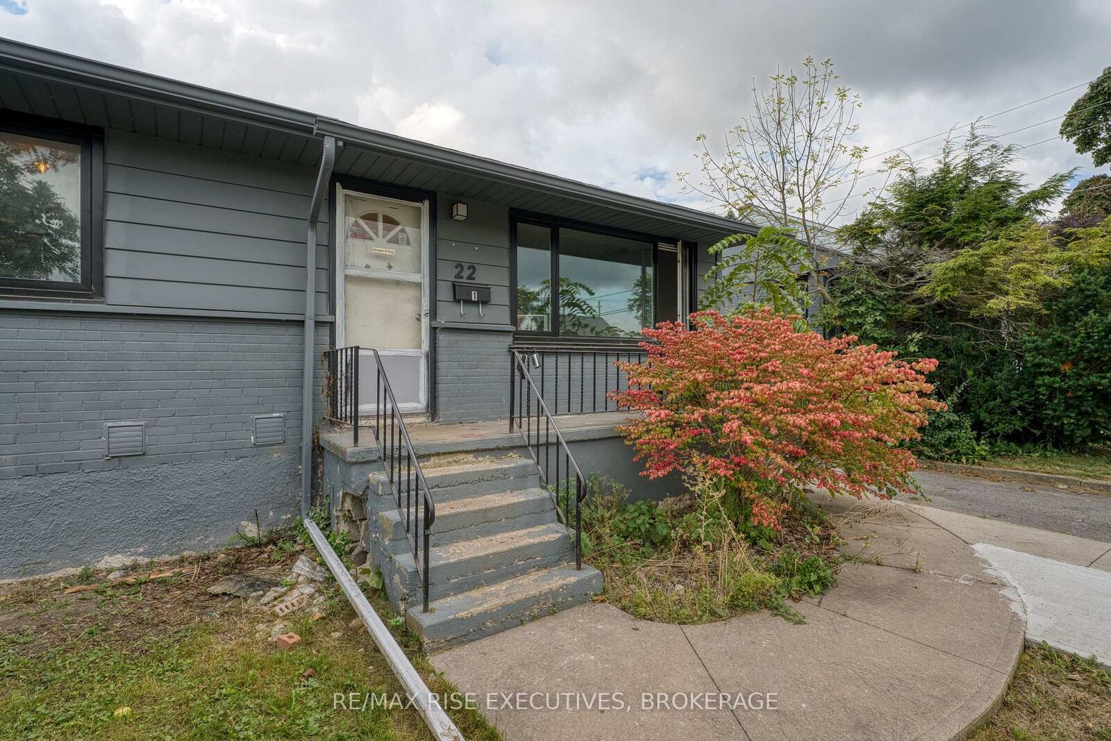 Property Photo:  22 Ruskin Street 1  ON K7K 2N3 