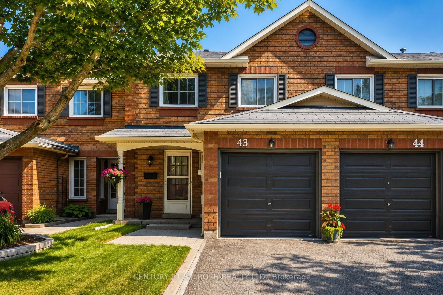 Property Photo: 165 Kozlov Street 43 ON L4N 7M7