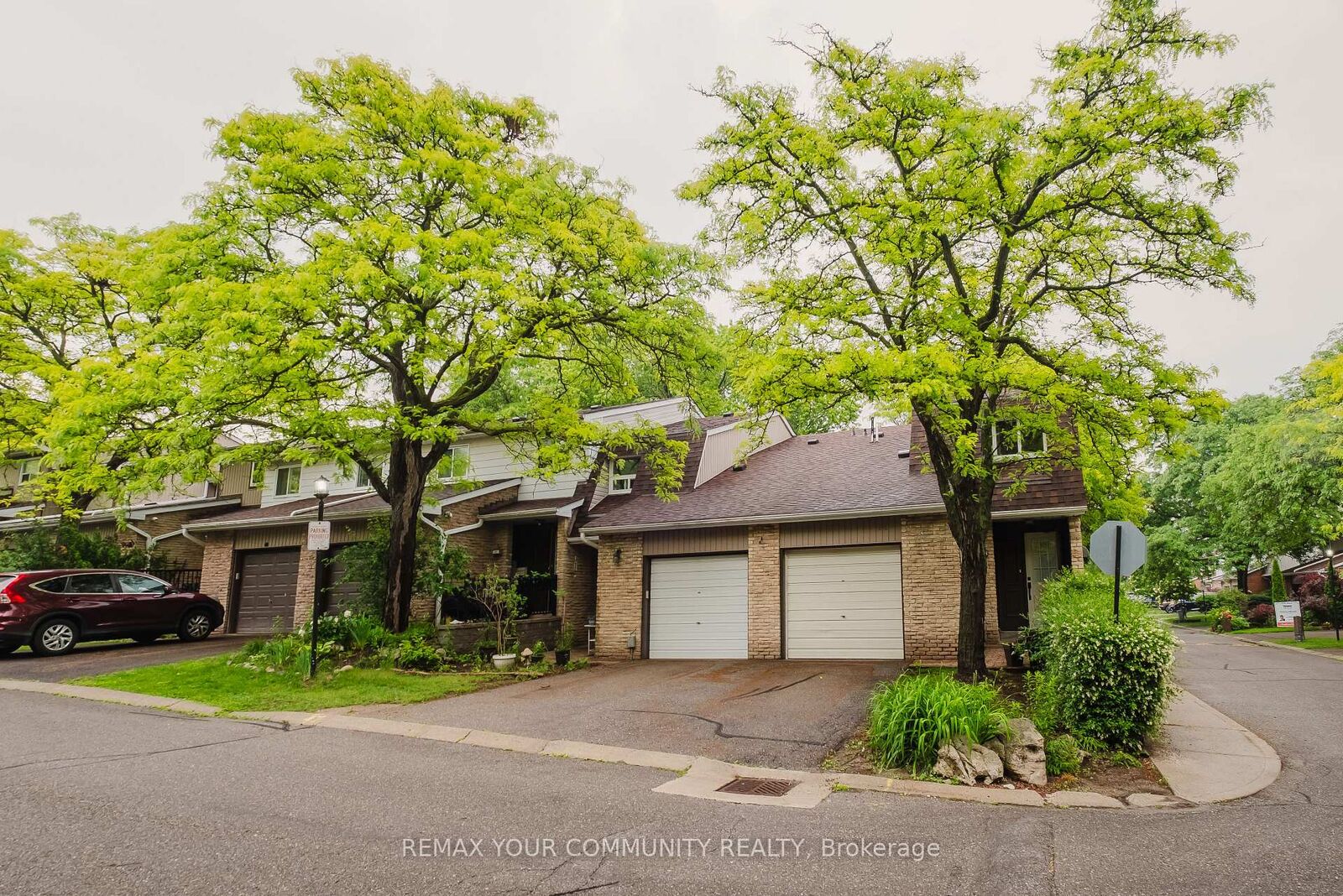 Property Photo:  27 Dunkeld Way  ON L3T 4Y8 