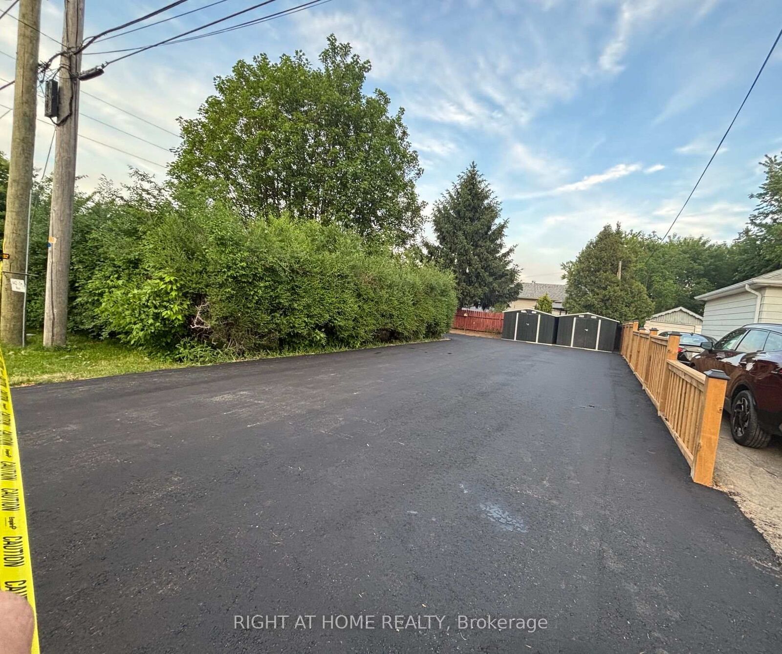 Property Photo:  442 Broadway Avenue Upper  ON L9T 1T9 