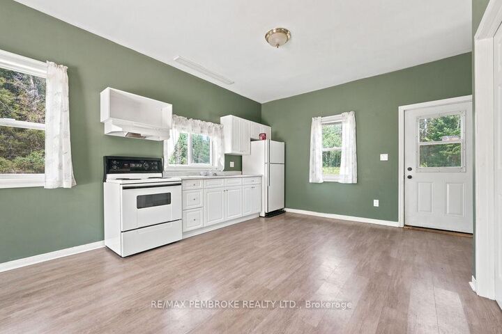 Property Photo:  37335 Highway 17 Highway  ON K0J 2B0 