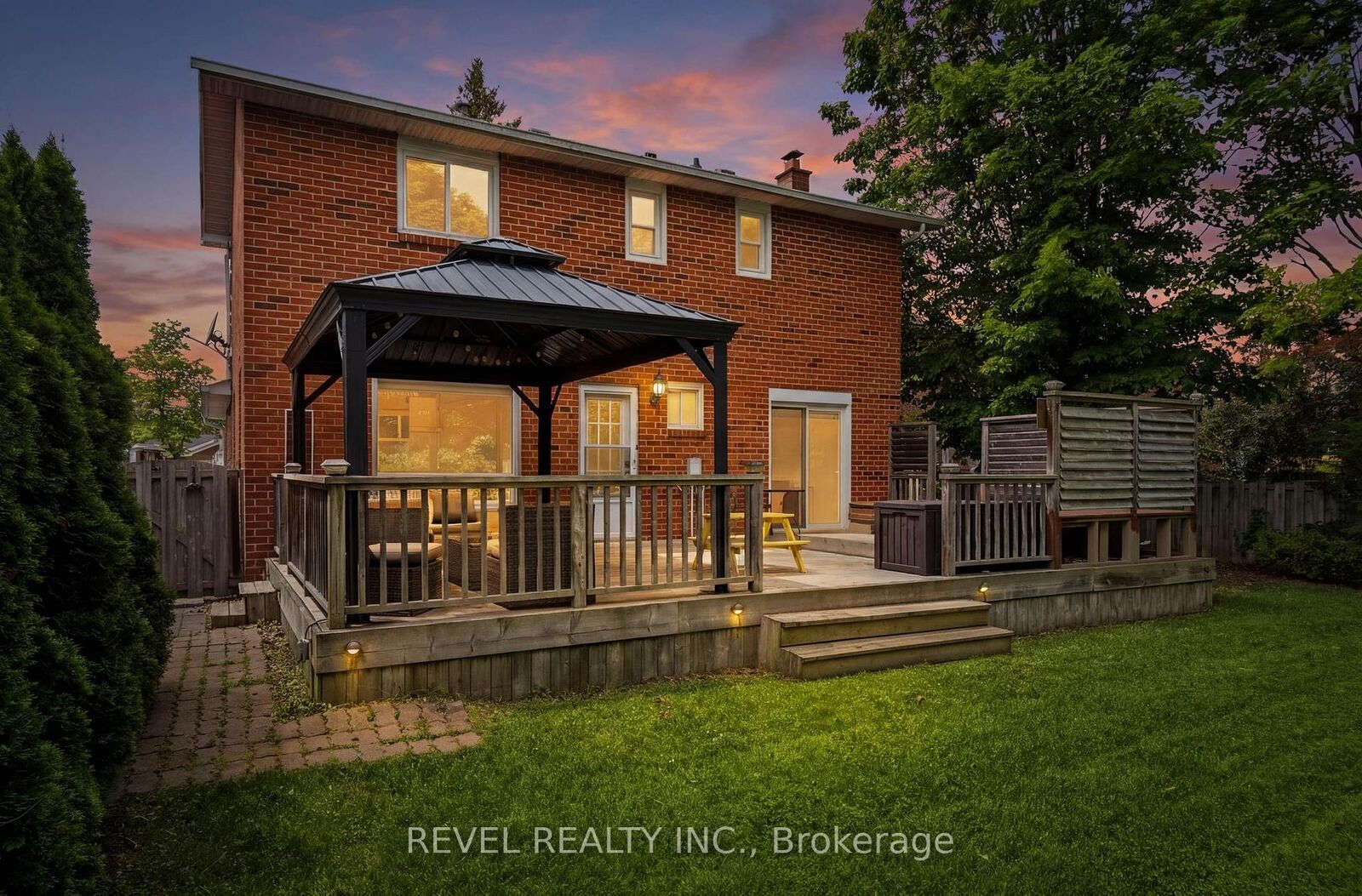 Property Photo:  13 Flowers Crescent  ON L1S 4B9 