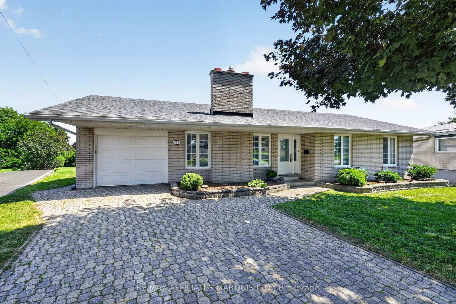 Property Photo: 408 Bellevue Crescent ON K6H 5M9