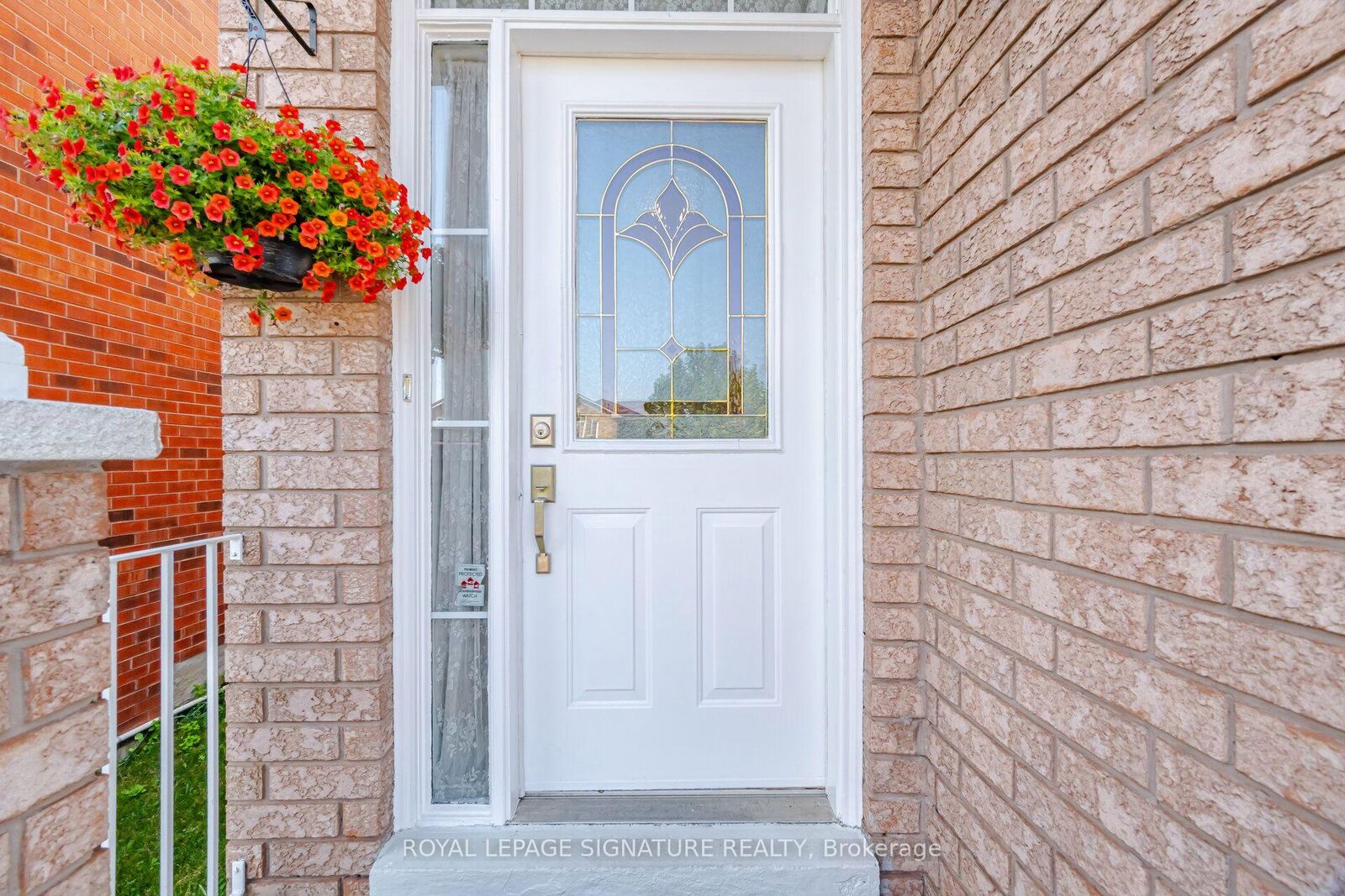 Property Photo: 459 Wildgrass Road ON L5B 4H5