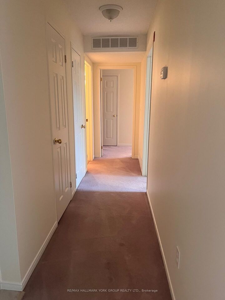 Property Photo: 143 Edgehill Drive 405 ON L4N 1L9