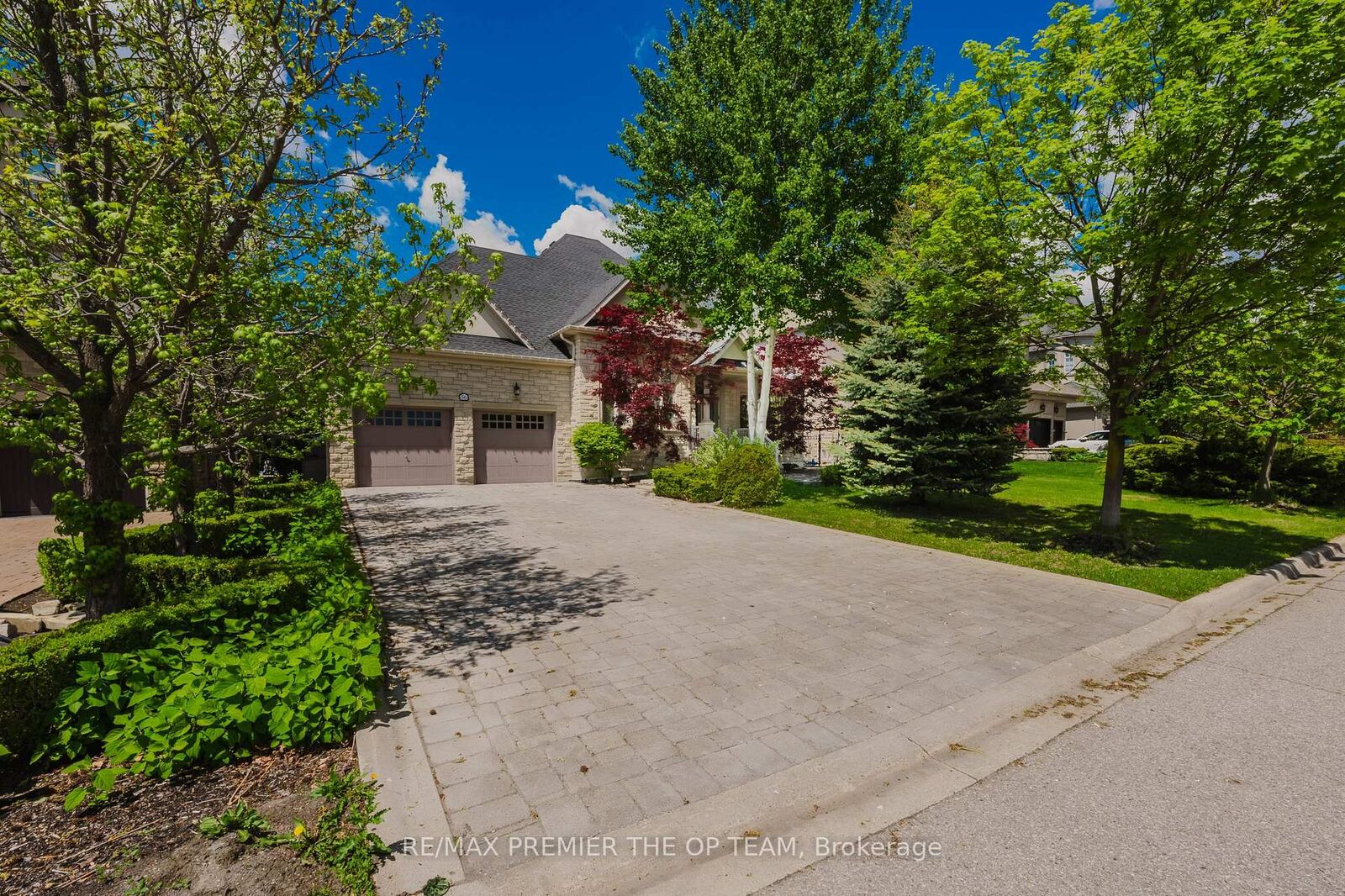 Property Photo:  56 Park Ridge Drive Full  ON L0J 1C0 