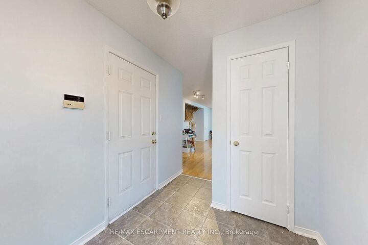 Property Photo: 5134 Des Jardines Drive ON L7L 6L7