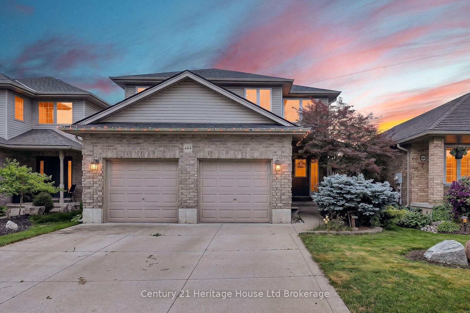Property Photo:  644 Hummingbird Crescent  ON N4T 0B3 