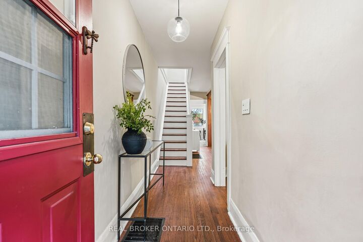 Property Photo: 136 Blantyre Avenue ON M1N 2R5