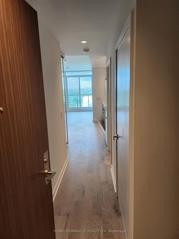 Property Photo:  1926 Lakeshore Boulevard W 2805  ON M6S 1A1 