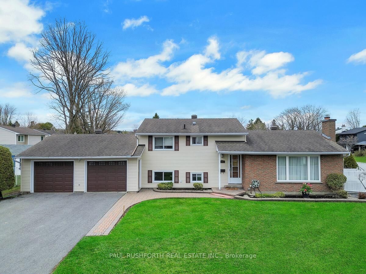 Property Photo:  2191 Bickerton Avenue  ON K1J 6Y1 