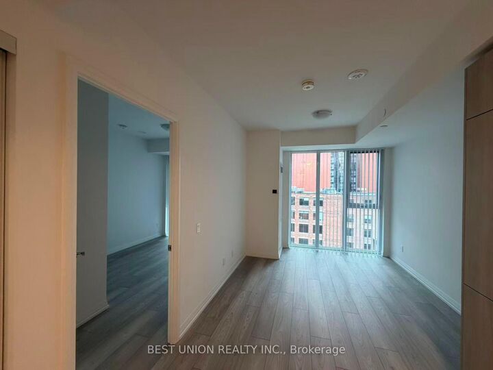 Property Photo: 400 King Street 605 ON M5V 1K2
