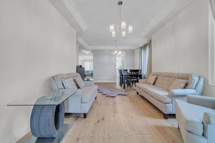 Property Photo: 7 Gamble Glen Crescent ON L4S 2T3