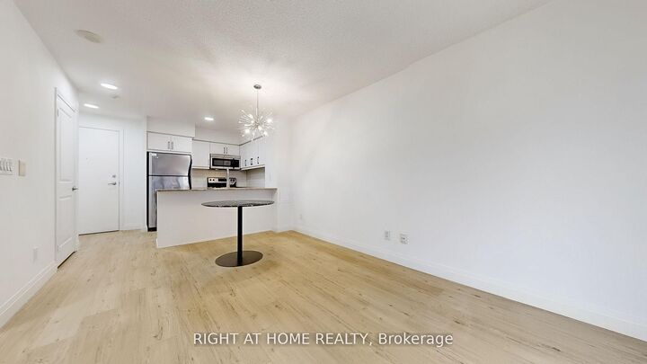 Property Photo: 27 Rean Drive 605 ON M2K 0A6