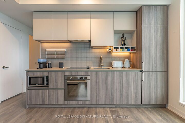 Property Photo: 898 Portage Parkway 5903 ON L4L 0J6