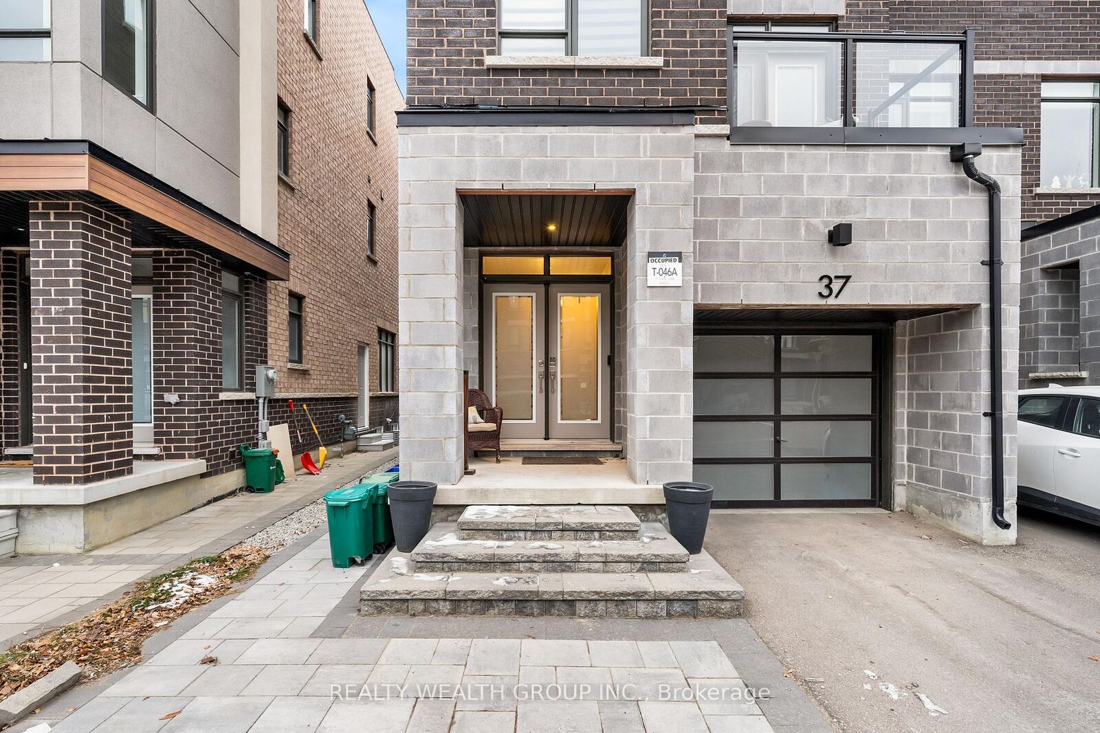 Property Photo:  37 Fancamp Drive Main  ON L6A 4Z2 