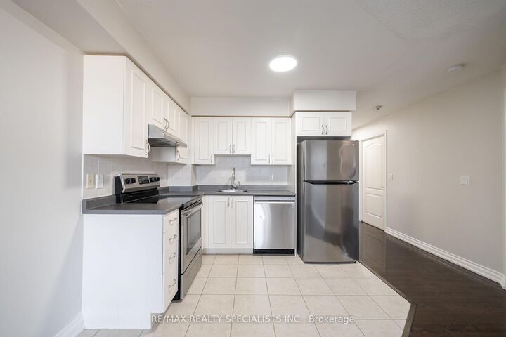Property Photo:  4 Elsinore Path 514  ON M8V 4G7 
