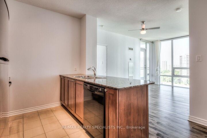 Property Photo: 3525 Kariya Drive 1009 ON L5B 0C2