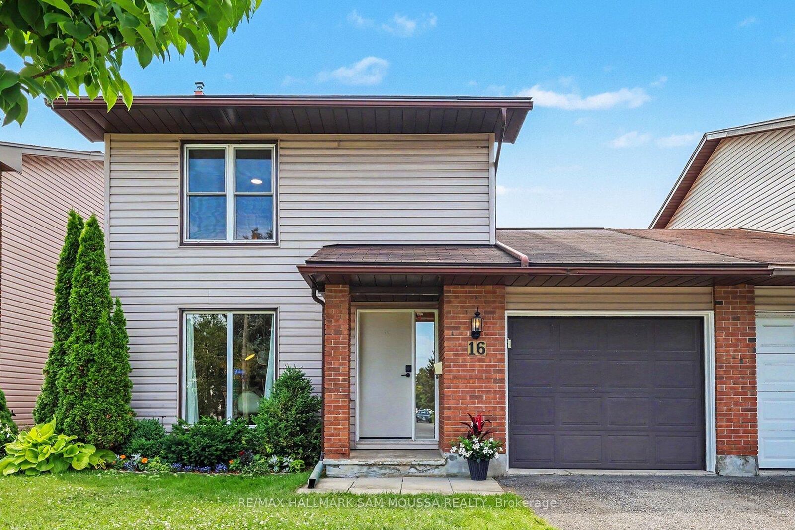Property Photo: 16 Foxfield Drive ON K2J 1K4