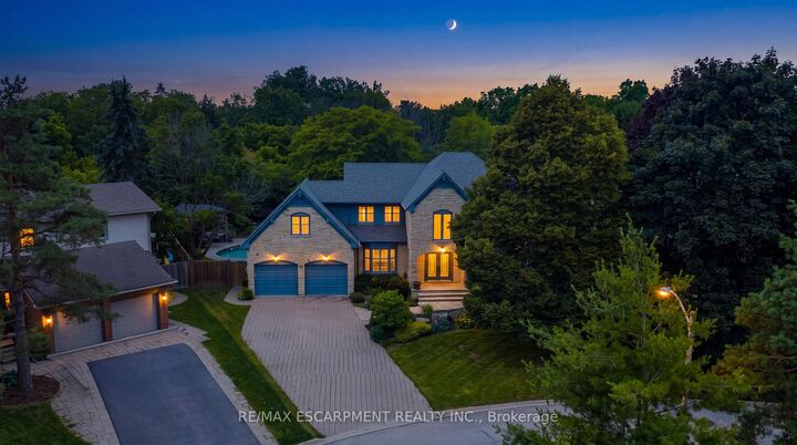 Property Photo: 81 Flanders Drive ON L8B 0G6