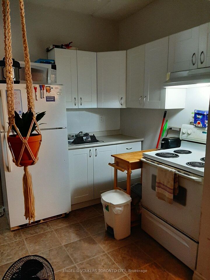 Property Photo:  1242 College Street 3  ON M6H 1C2 