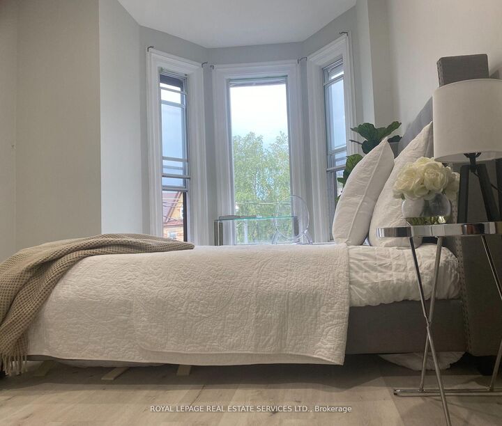 Property Photo:  206 Carlton Street 202  ON M5A 2L1 