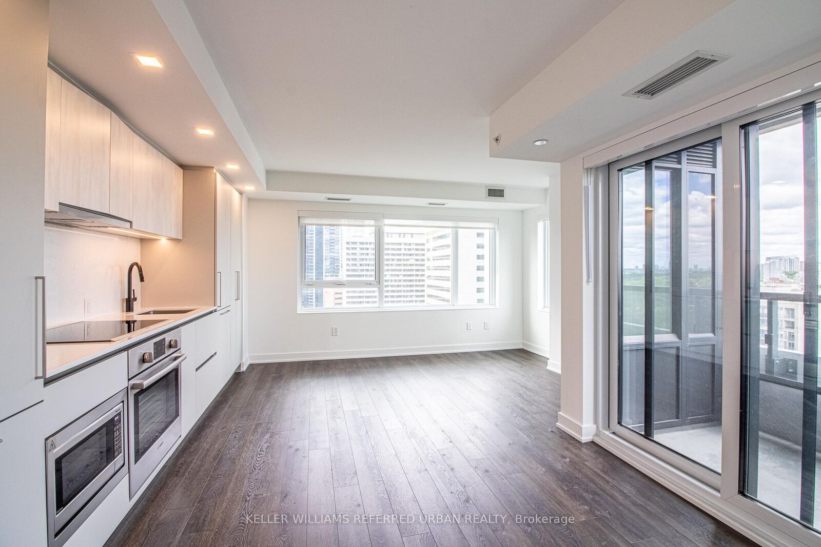 Property Photo:  609 Sherbourne Street 2104  ON M4X 0A4 