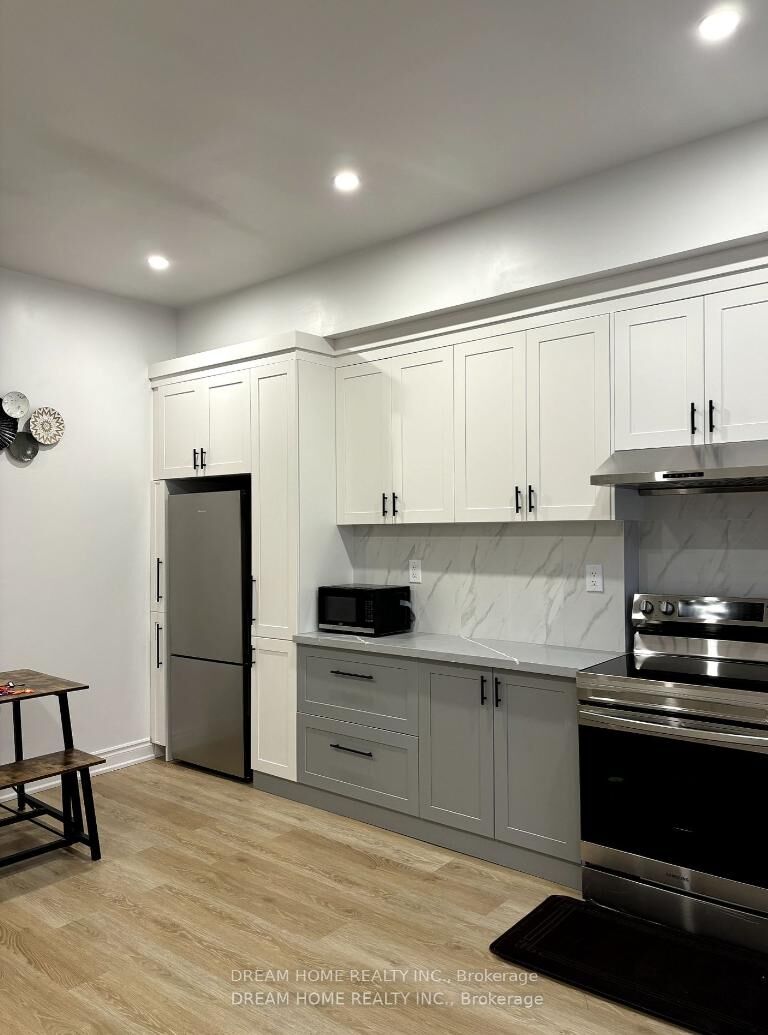 Property Photo:  337 Mutual Street 202  ON M4Y 1X6 