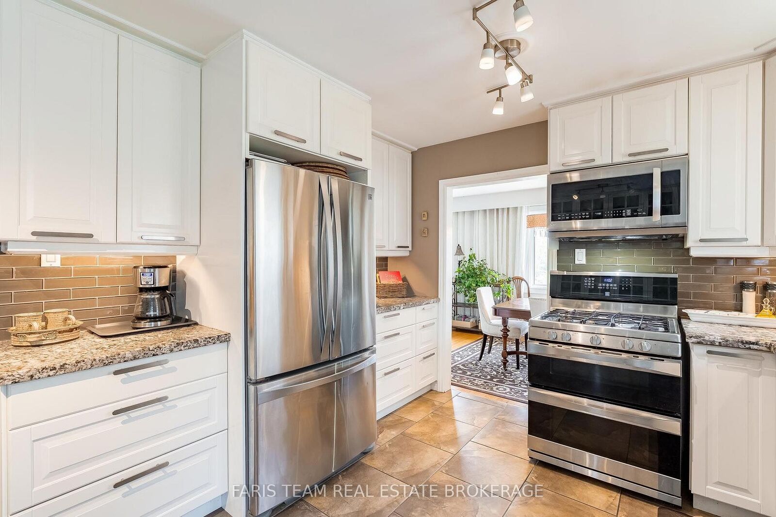 Property Photo: 246 Sunnidale Road ON L4N 5N9