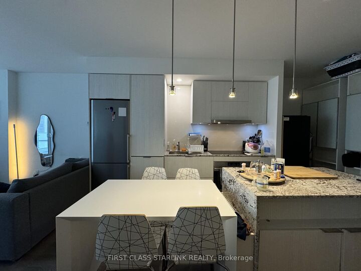 Property Photo: 1 Bloor Street E 811 ON M4W 1A3