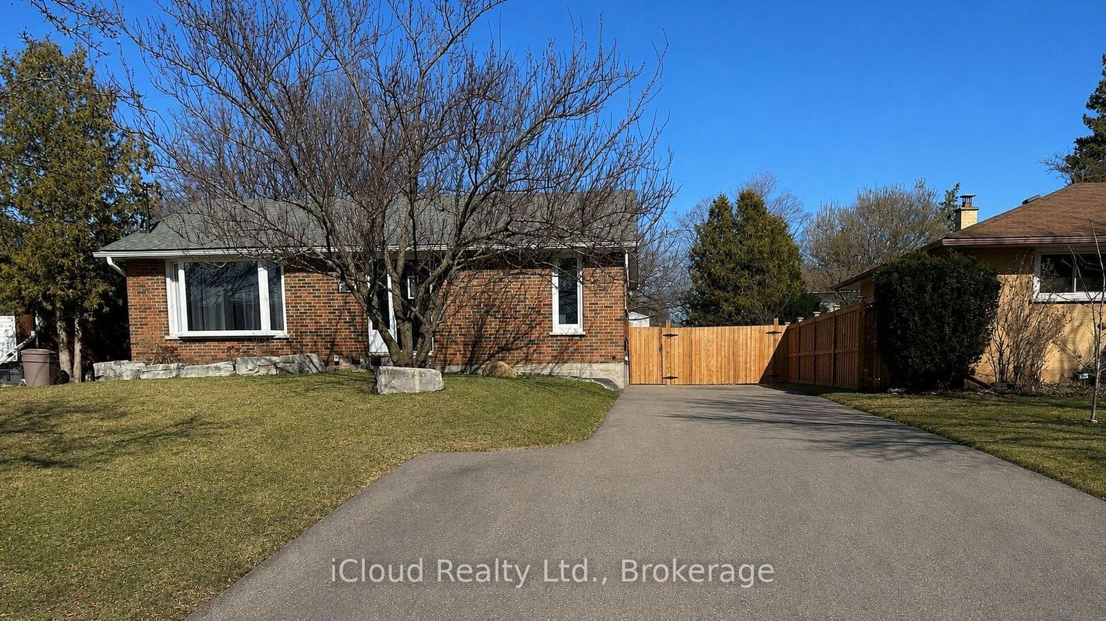 Property Photo: 747 Glenforest Street W Main ON L1J 5E9