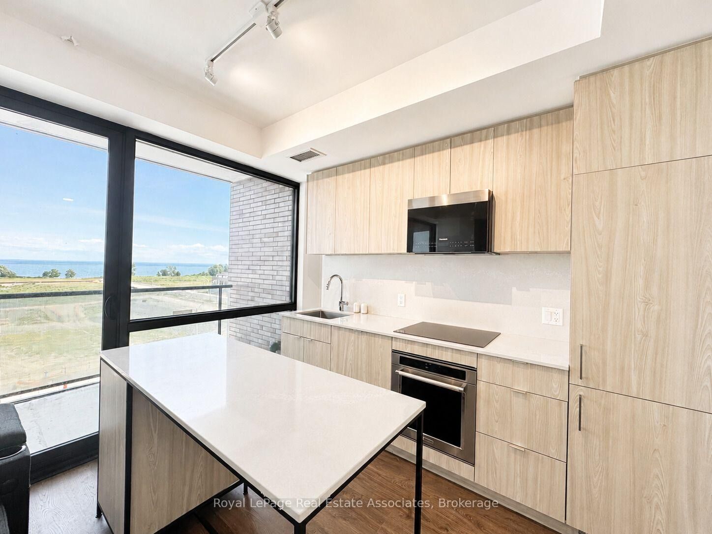 Property Photo:  251 Masonry Way 401  ON L5H 0B3 