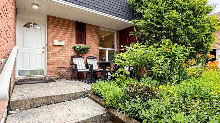 Property Photo: 276 Currey Crescent ON L3Y 5M9