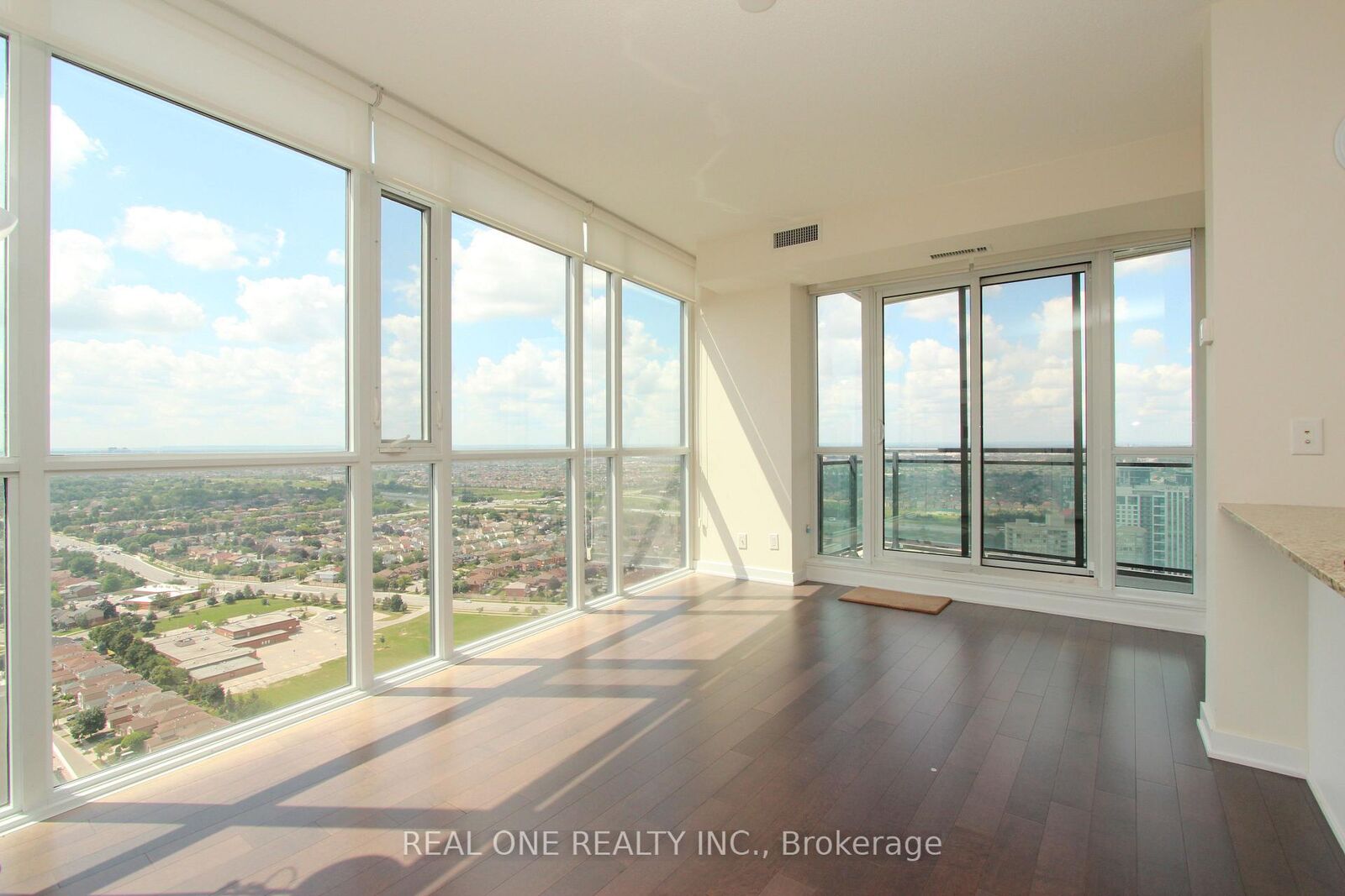 Property Photo: 4099 Brickstone Mews 3306 ON L5B 0G2