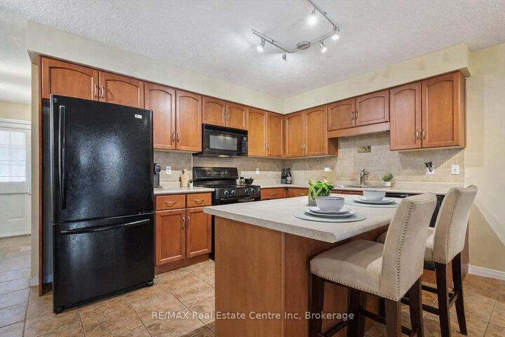 Property Photo: 210 Dawn Avenue 38 ON N1G 5L5