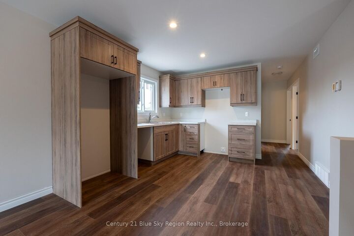 Property Photo:  1556 Fraser Street  ON P1B 3Z2 