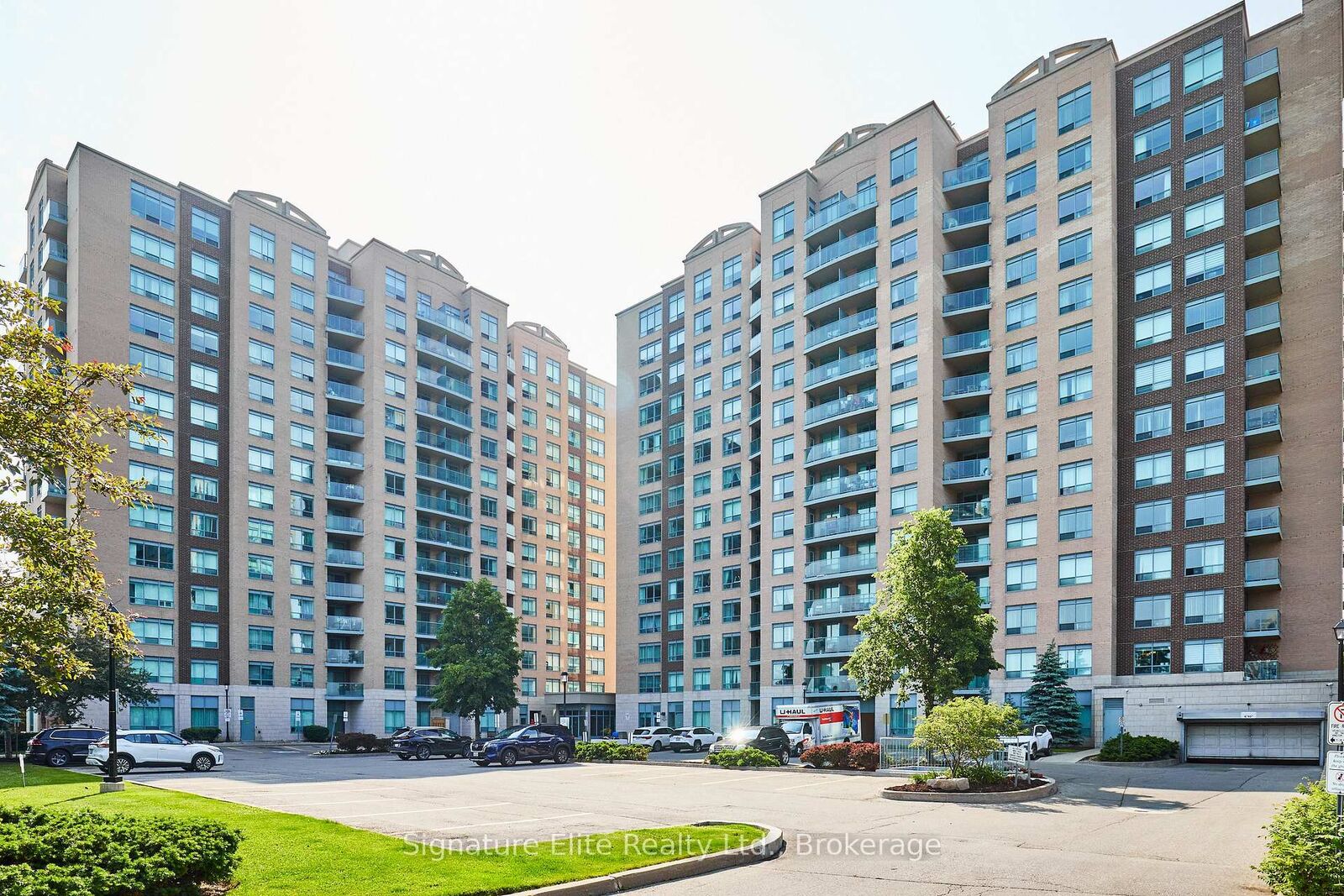 Property Photo: 11 Oneida Crescent Lph05 ON L4B 0A1