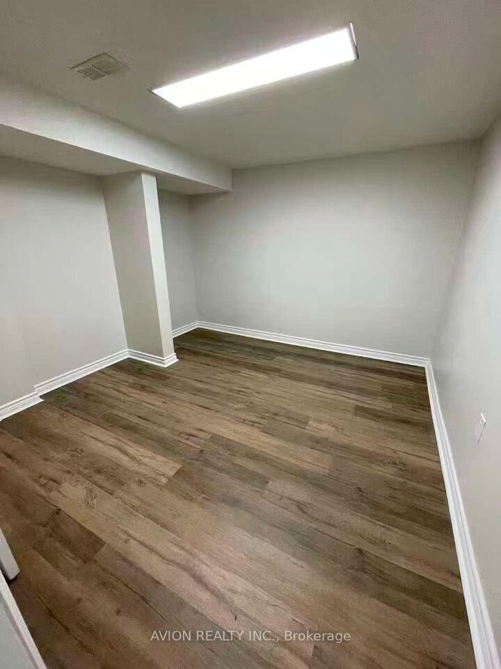 Property Photo: 172 Highglen Avenue ON L3S 1X4