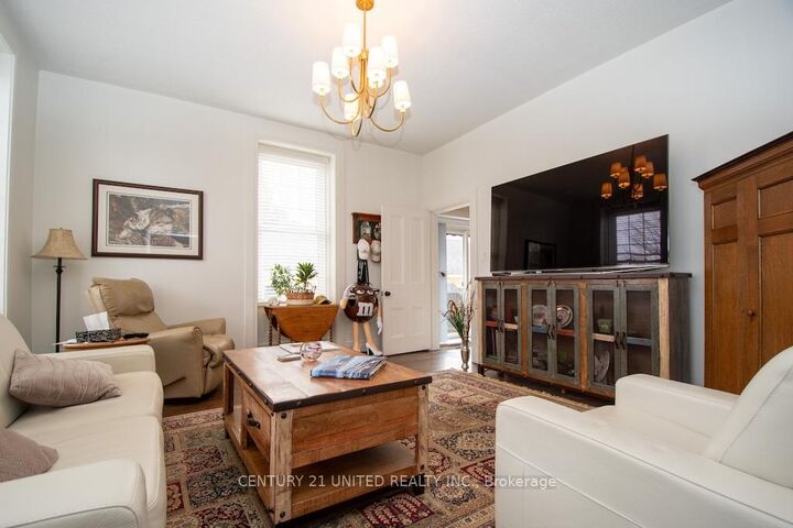 33 Bridge Street S — photo 1