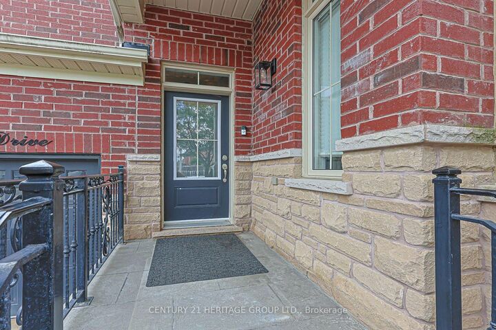 Property Photo:  25 Betony Drive  ON L4E 0L3 
