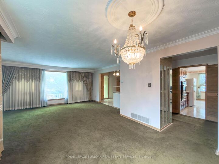 Property Photo: 3577 Bluestream Crescent ON L4Y 3S5