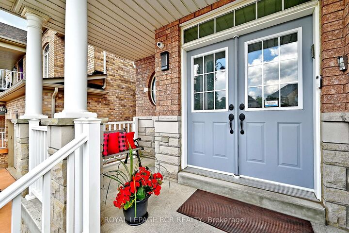 Property Photo: 43 Ivy Glen Drive ON L6A 0P3