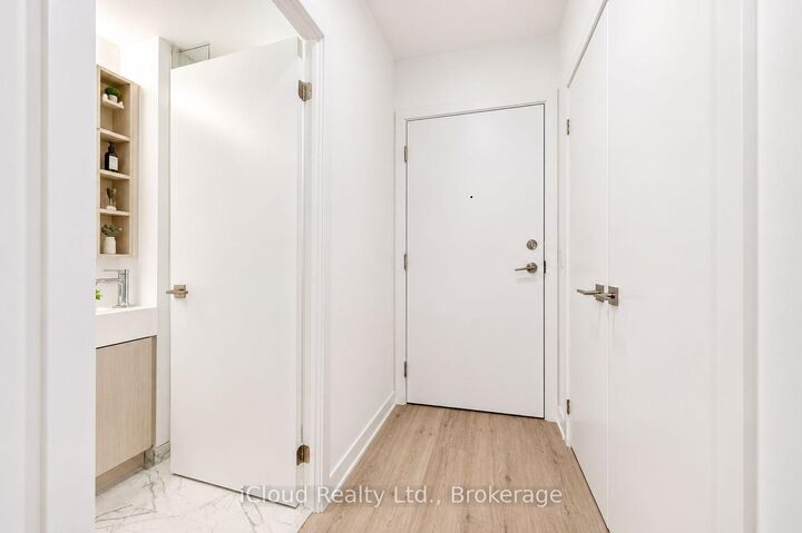 Property Photo: 252 Church Street 4012 ON M5B 0E6